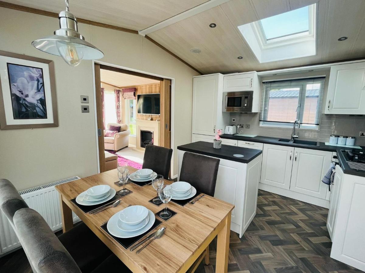 Bakers Lodge With Hot Tub York Exterior foto